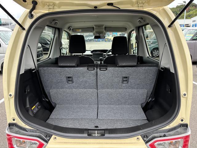 バックドアを開けると荷物が積みやすい大きな開口部