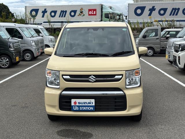 ＜令和6年式＞シフォンアイボリーメタリック。優れた実用性と低燃費の軽トールワゴン！【ワゴンR】