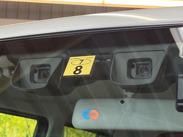 【スズキ　セーフティサポート】走行中に前方の車両等を認識し、衝突しそうな時は警報とブレーキで衝突回避と被害軽減をアシスト。より安全にドライブをお楽しみいただけます。
