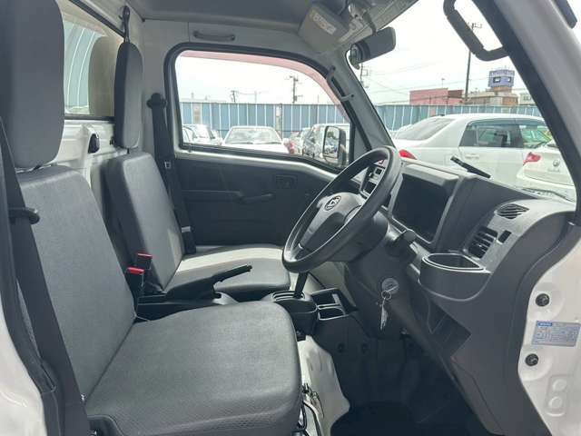 現状無保険の車両になりますので試乗はお断りさせていただきます。ご了承ください。