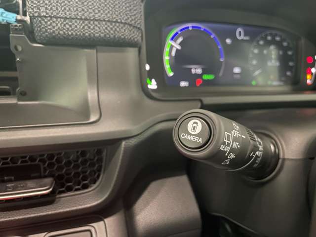 マルチビューカメラシステムが標準装備のお車です。