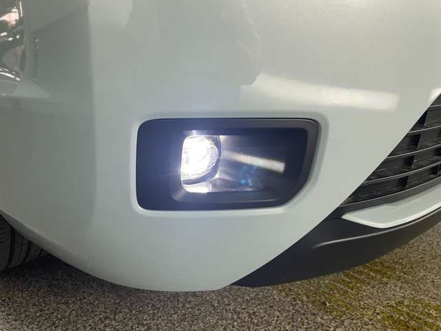 LEDのフォグランプも標準装備になります。