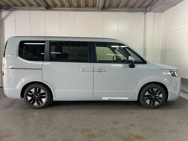 両側パワースライドドア狭い駐車場の乗り降りやお子様にも安心して開閉ができます。