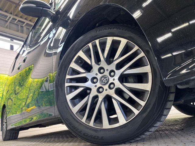 【純正18インチアルミホイール】外観にマッチした純正アルミホイールを装着しております。各種社外アルミホイールや、スタッドレスタイヤも取扱いしております。是非ご相談ください♪