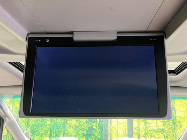 【11型フリップダウン】大画面モニターで後席でもエンタメをお楽しみいただけます。家族や友人とお出かけする機会が多い方に大人気です♪