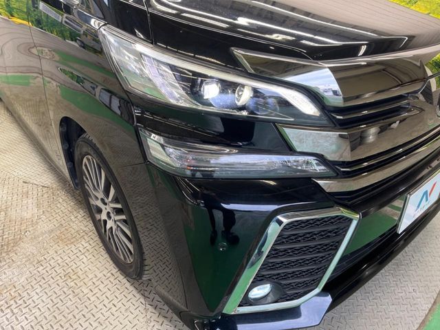 【LEDヘッドライト】悪天候や夜間走行時も良好な視界を確保し安心して運転できる高輝度LEDヘッドライトを装備！点灯速度が早く、消費電力も抑えられています。