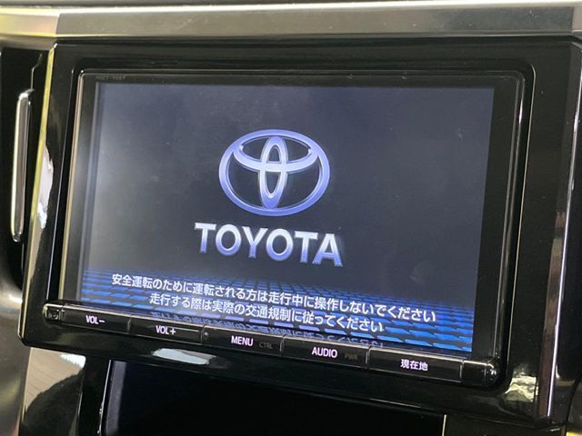 【9インチナビ】高級感とインパクトのある大画面ナビを装備。各種オーディオ操作はもちろん、スマホ連携もできる利便性の高いナビです♪