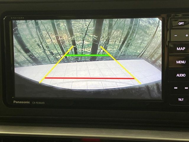 【バックカメラ】駐車時に後方がリアルタイム映像で確認できます。大型商業施設や立体駐車場での駐車時や、夜間のバック時に大活躍！運転スキルに関わらず、今や必須となった装備のひとつです！