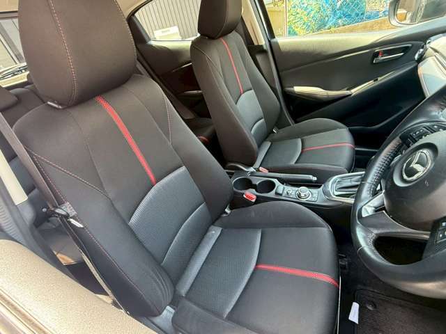 運転席シート廻りは使用感も少なく、良好な状態となっています。丁寧に使われていたことがよくわかりますね。