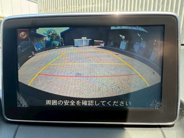 【バックカメラ】駐車時に後方がリアルタイム映像で確認できます。大型商業施設や立体駐車場での駐車時や、夜間のバック時に大活躍！運転スキルに関わらず、今や必須となった装備のひとつです！