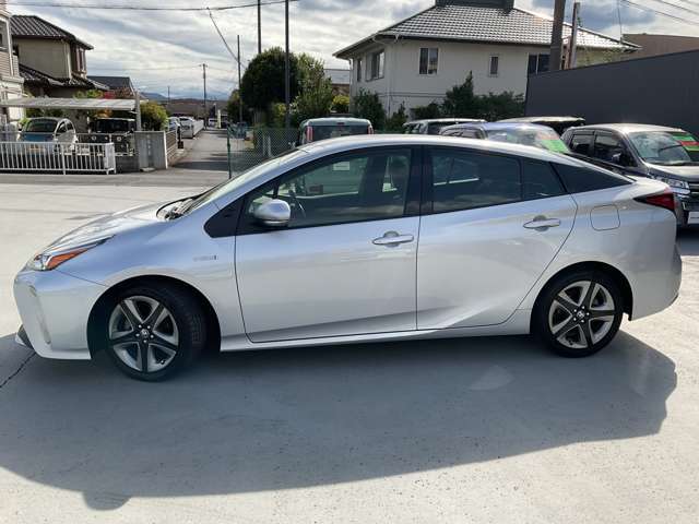 サイドからのフォルムです。