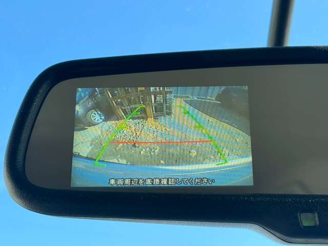 もちろんバックカメラも付いております！！