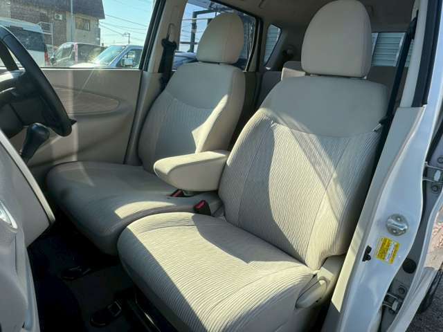 助手席側も乗り降りしやすいです♪