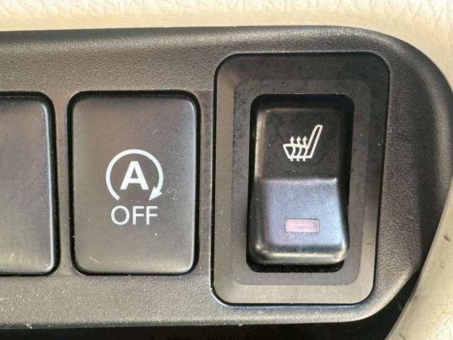 シートヒーター装備！！これからの時期に助かります！！