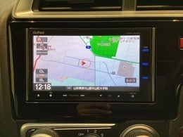 ナビゲーションはフルセグTV対応のGathers純正メモリーナビを搭載しています。Bluetoothオーディオ機能がありますので、スマートフォンなどの音楽も再生できます。