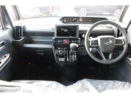 前席全体　目線も高く広い視界で安心して運転することができますね！