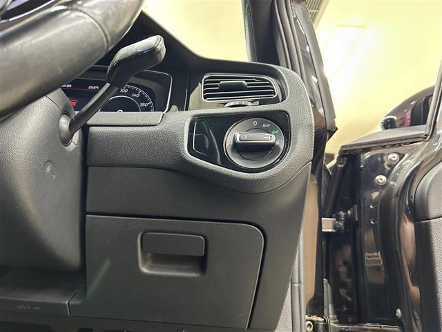 気になる車はすぐにお問い合わせください！画面右側の0066から始まる無料ダイヤルからお問い合わせ下さい！専門スタッフがお車のご質問にお答えいたします！
