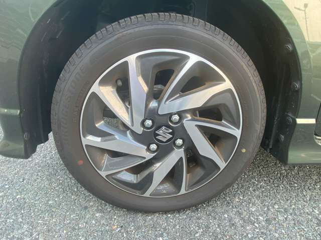 車もバイクも自転車も、タイヤはとても重要なところです！　我々にとっては、履き物と同じですから！　（^^♪