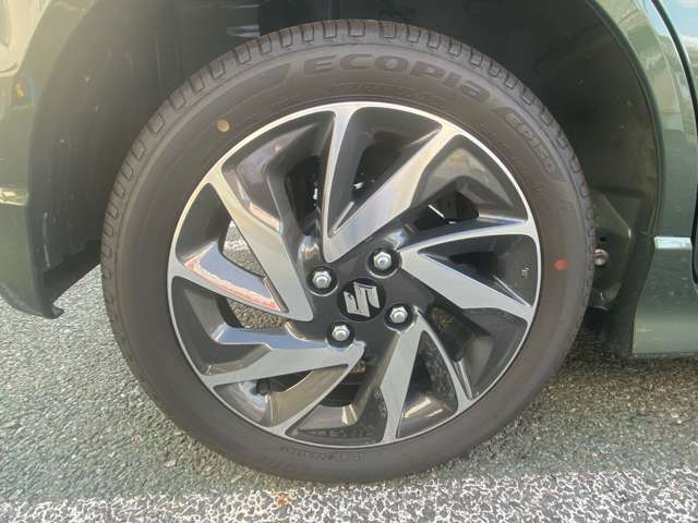 車もバイクも自転車も、タイヤはとても重要なところです！　我々にとっては、履き物と同じですから！　（^^♪