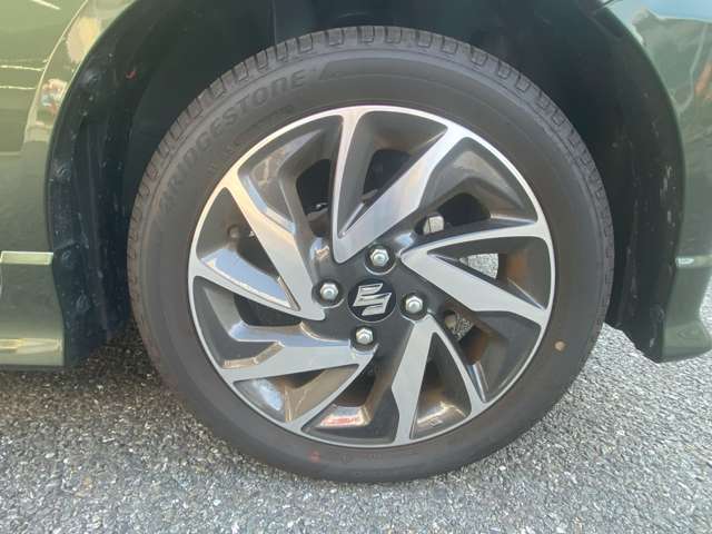 車もバイクも自転車も、タイヤはとても重要なところです！　我々にとっては、履き物と同じですから！　（^^♪