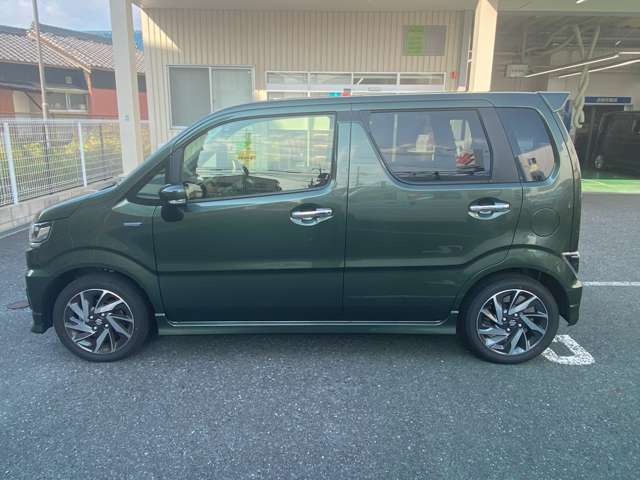 多数の『特選中古車』を取り揃えております！　どんな中古車がいいのか分からない・・・ってお客様にも、ご予算に見合ったお車をご提案させて頂きますので、是非、当店スタッフにご相談してみて下さい！　（^^♪