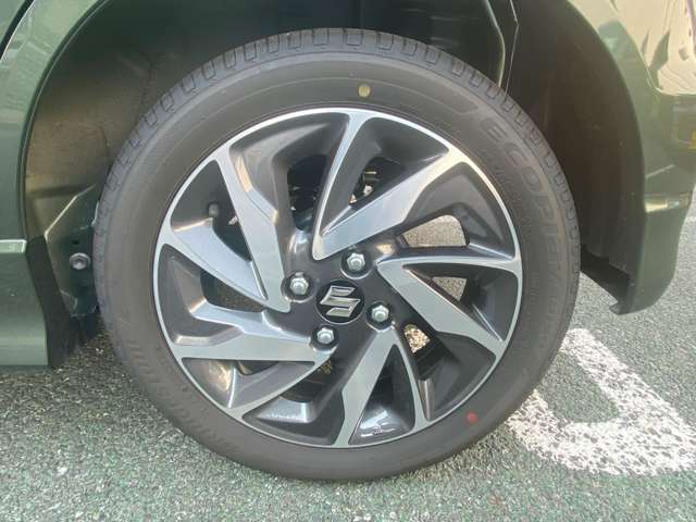 車もバイクも自転車も、タイヤはとても重要なところです！　我々にとっては、履き物と同じですから！　（^^♪