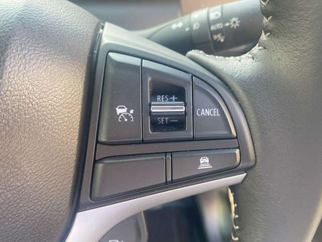 日常に便利な機能のスイッチがいろいろ！　各機能のスイッチが運転席付近に集約！　　（^^♪