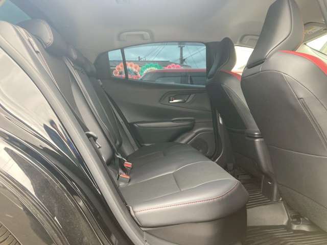 運転席側の後部座席の写真です！！