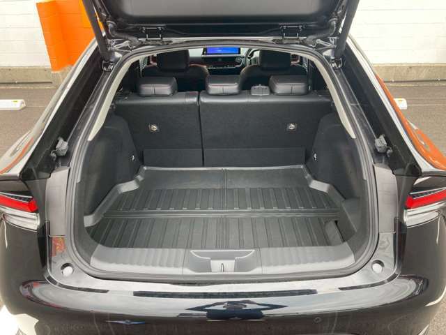 各種ローンや車検・オイル交換・保険など多種多様なサービスをご用意しております。お車のことならなんでもご相談ください。