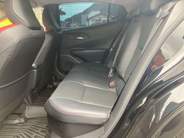 助手席側の後部座席の写真です！！