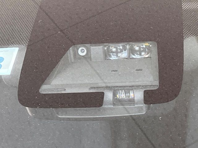 【トヨタセーフティセンス】走行中に前方の車両等を認識し、衝突しそうな時は警報とブレーキで衝突回避と被害軽減をアシスト。より安全にドライブをお楽しみいただけます。
