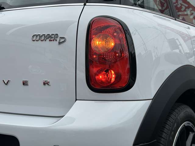 ブラック枠がかっこいいです！くすみなくピカピカです。