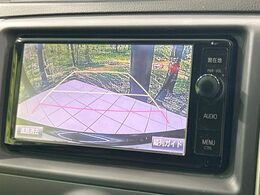 【バックカメラ】駐車時に後方がリアルタイム映像で確認できます。大型商業施設や立体駐車場での駐車時や、夜間のバック時に大活躍！運転スキルに関わらず、今や必須となった装備のひとつです！