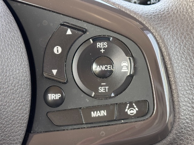 【アダプティブクルーズコントロール】と【レーンキープアシスト】はドライバーの運転負担を大幅に軽減してくれます◎特に高速道路で大活躍！一度味わったらやめられない！？