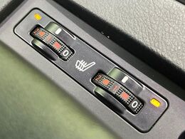 【前席シートヒーター】寒い日に重宝するシートヒーター！エアコンより早く温まってくれるので寒がりの人も安心ですね♪エアコンの温風は乾燥するから苦手、という方にもをおすすめです。