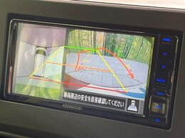 【マルチアラウンドモニター】専用のカメラにより、上から見下ろしたような視点で360度クルマの周囲を確認することができます☆死角部分も確認しやすく、狭い場所での切り返しや駐車もスムーズに行えます。