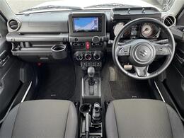 【運転席】座り心地が良いシートなので長時間の運転でも快適にお過ごしいただけます。新品のフロアマットのご注文も可能です。掲載箇所以外にご希望の写真がございましたらお気軽にお問い合わせ下さい。