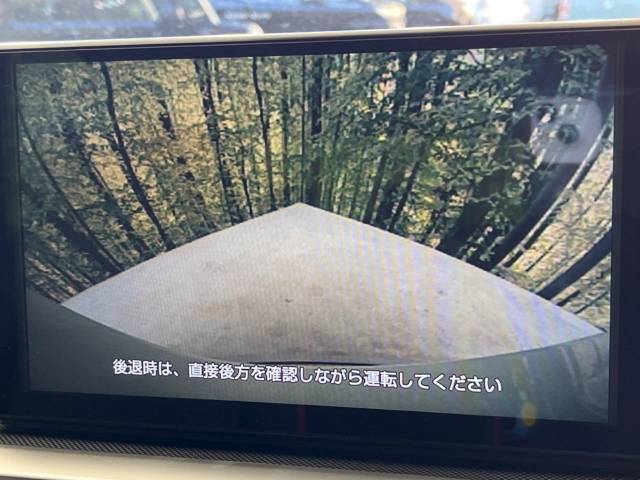 【バックカメラ】駐車時に後方がリアルタイム映像で確認できます。大型商業施設や立体駐車場での駐車時や、夜間のバック時に大活躍！運転スキルに関わらず、今や必須となった装備のひとつです！