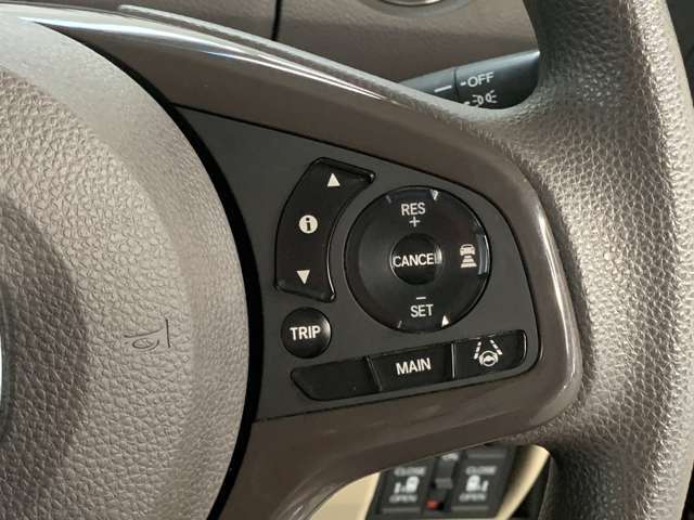 ホンダセンシング付きです！様々な安全装備と運転支援装置があなたを危険から守り運転の負担も軽減してくれます！操作は簡単ですので心配はしないで下さい。