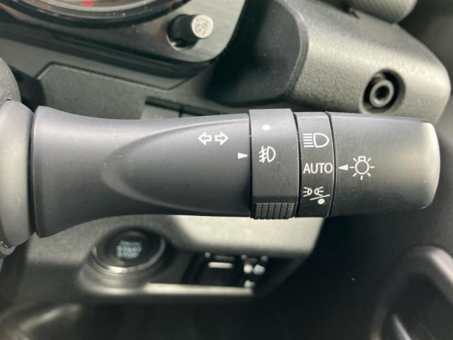 WECARSの展示場では実際に見て、触ってお車をお選びいただけます！知識の豊富な営業スタッフが様々なカーライフをご提案いたします！