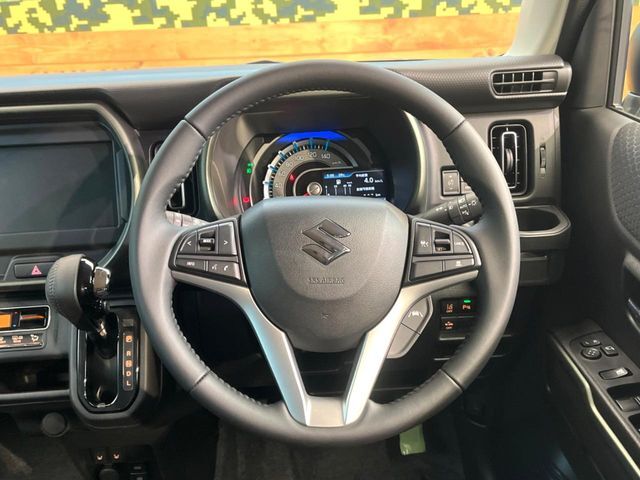 【純正革巻きステアリング】上質な革を使用することで、手にしっかり馴染みとても運転しやすいハンドルです♪