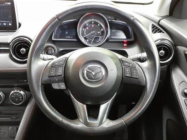 WECARSの展示場では実際に見て、触ってお車をお選びいただけます！知識の豊富な営業スタッフが様々なカーライフをご提案いたします！