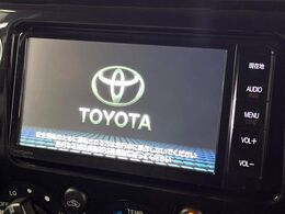 【純正ナビ】人気の純正ナビを装備しております。ナビの使いやすさはもちろん、オーディオ機能も充実！キャンプや旅行はもちろん、通勤や買い物など普段のドライブも楽しくなるはず♪