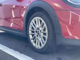 お車や各種ファイナンスプログラム、保証プログラム、お客様お一人お一人に最適なご案内をさせて頂けるよう準備してスタッフ一同お待ち申し上げております。