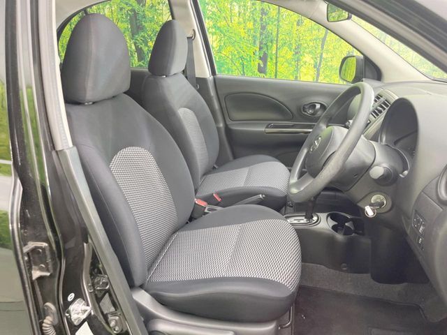 運転席シート廻りは使用感も少なく、良好な状態となっています。前オーナー様が丁寧に使っていたことがよくわかりますね。