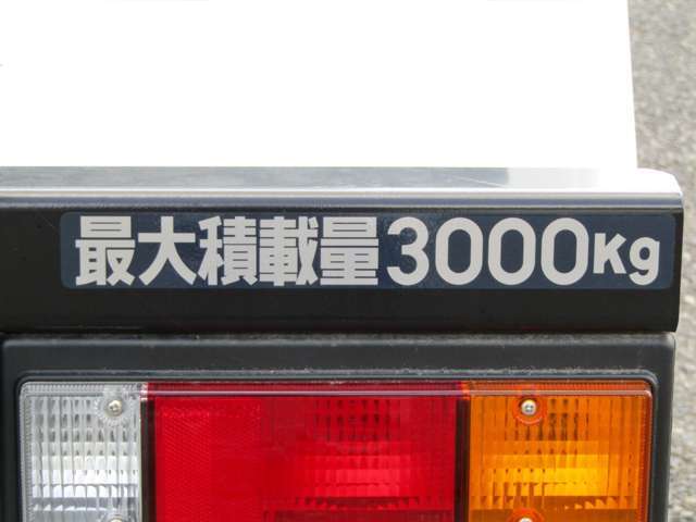 最大積載量3トン！即納車可能なアームロール（フックロール）はいかがですか？