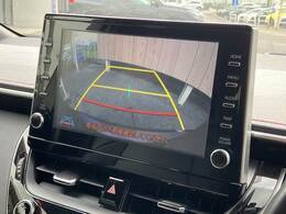 【カラーバックモニター】を装備しております。リアの映像がカラーで映し出されますので日々の駐車も安心安全です。