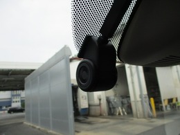 最後の目撃者となりうるドライブレコーダー搭載。