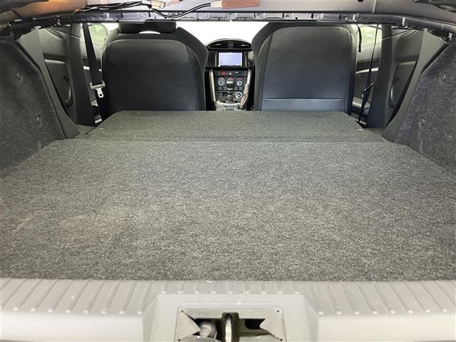 【トランク】積み込みやすくて、たっぷり積める荷室です。シートアレンジできるものは、乗車人数と荷物の量や大きさによってシートを動かすことができるので、より快適なドライブが可能です！