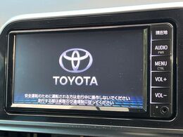 【純正ナビ】人気の純正ナビを装備しております。ナビの使いやすさはもちろん、オーディオ機能も充実！キャンプや旅行はもちろん、通勤や買い物など普段のドライブも楽しくなるはず♪